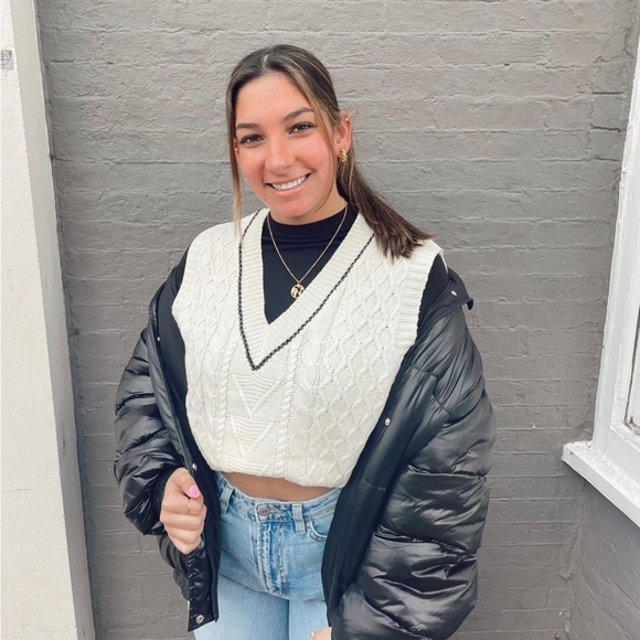 Meet your Posher, Anita - Picture 2 of 3